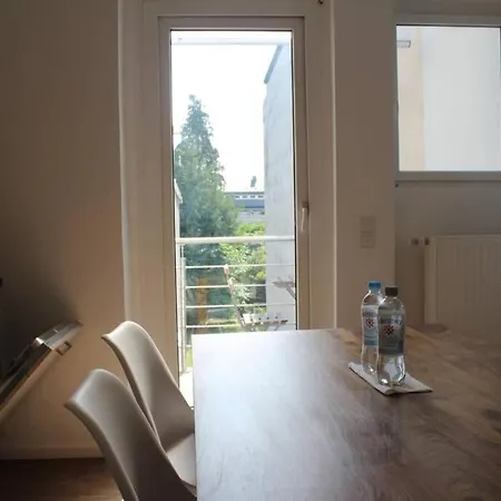 Apartment London . Chillinghouse # 9, 3 Min. Vom Ice, Netflix, Garten Siegburg