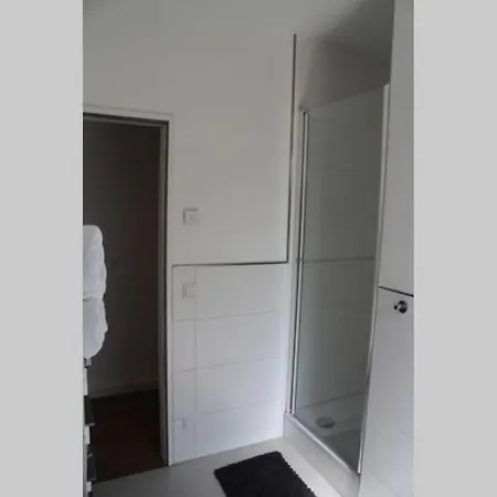 London . Chillinghouse # 9, 3 Min. Vom Ice, Netflix, Garten Apartment