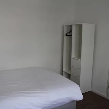 London . Chillinghouse # 9, 3 Min. Vom Ice, Netflix, Garten Apartment *