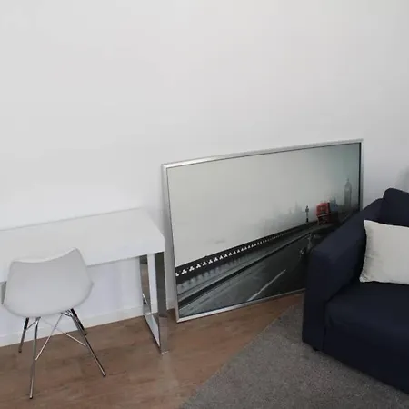 Apartment London . Chillinghouse # 9, 3 Min. Vom Ice, Netflix, Garten Siegburg