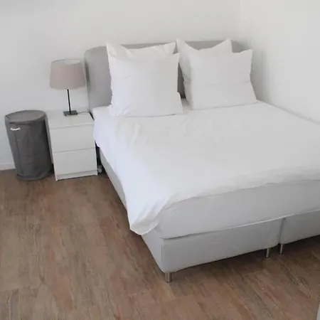 London . Chillinghouse # 9, 3 Min. Vom Ice, Netflix, Garten * Siegburg