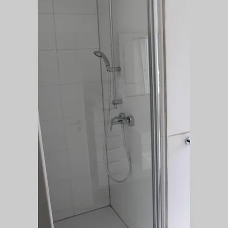 London . Chillinghouse # 9, 3 Min. Vom Ice, Netflix, Garten Apartamento Siegburg