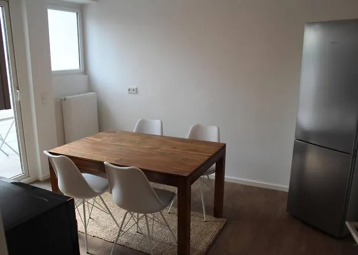 London . Chillinghouse # 9, 3 Min. Vom Ice, Netflix, Garten