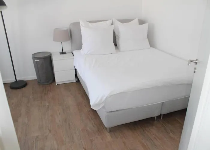 London . Chillinghouse # 9, 3 Min. Vom Ice, Netflix, Garten * Siegburg